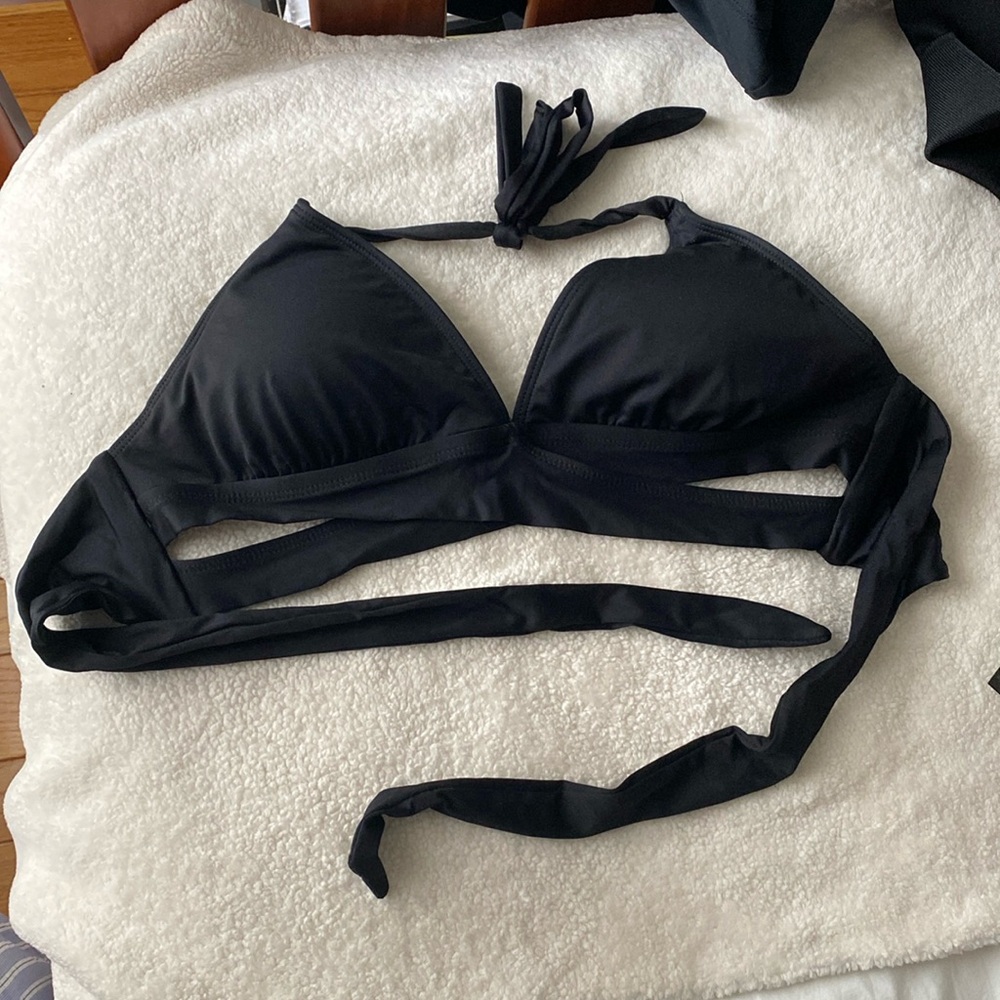 Black bikini